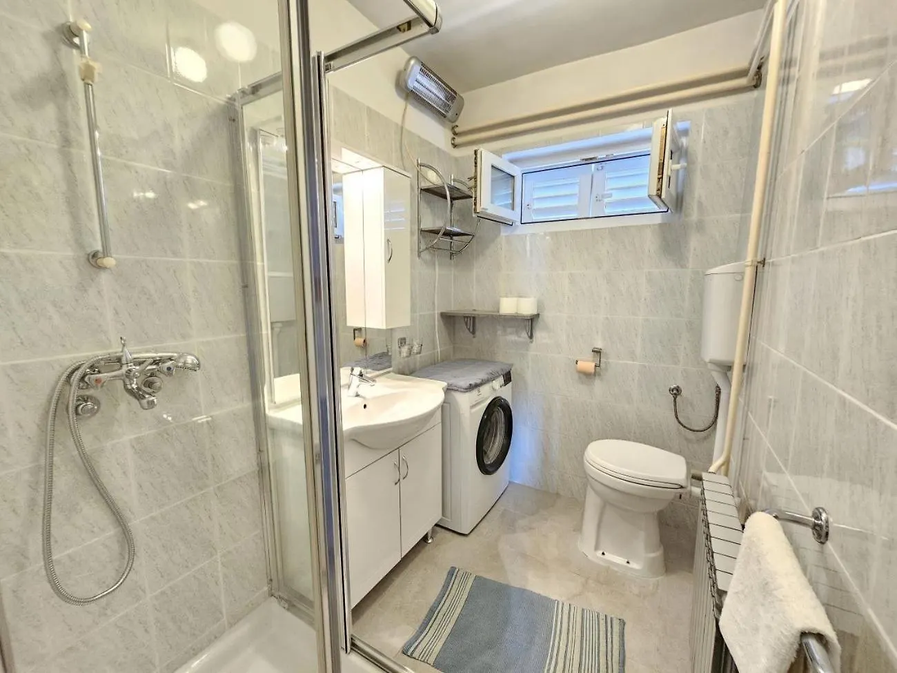 Leo Room 1 Nv - Room For 2 Persons With Bathroom And Balcony Novi Vinodolski 0*,  Croatia